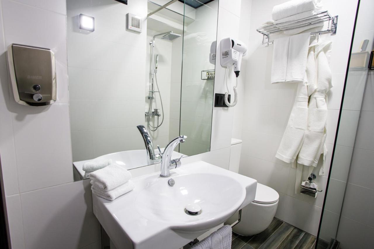 The Phoenix Boutique Hotel Erevan Esterno foto