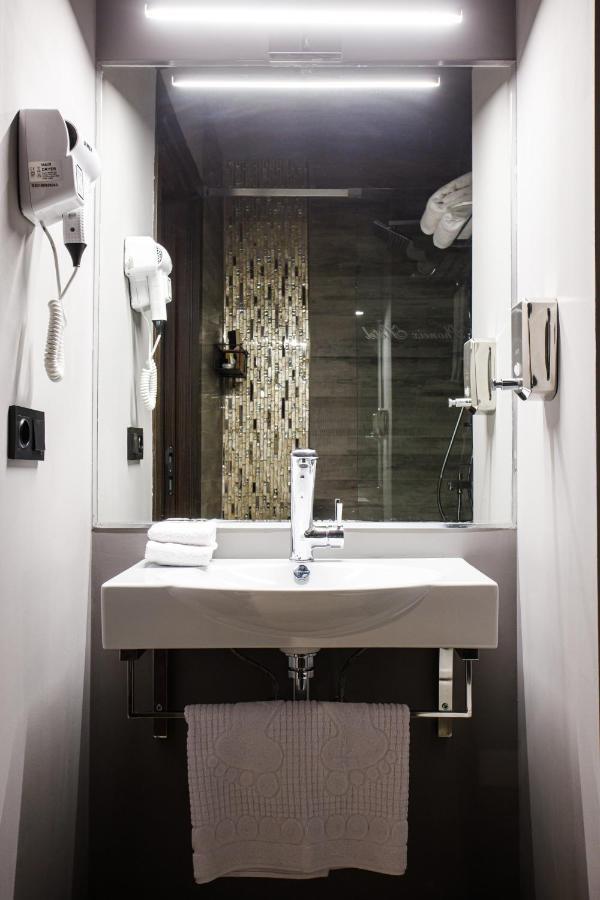 The Phoenix Boutique Hotel Erevan Esterno foto